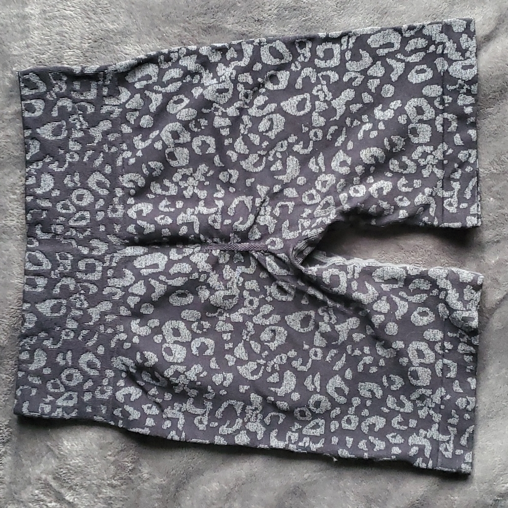 YEOREO Seamless Camo shorts high waisted